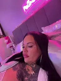 _MelinaCurves_ webcam model stream image