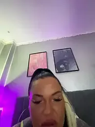 _MelinaCurves_ webcam model stream image