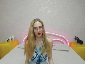 LizzieBrait webcam model stream image