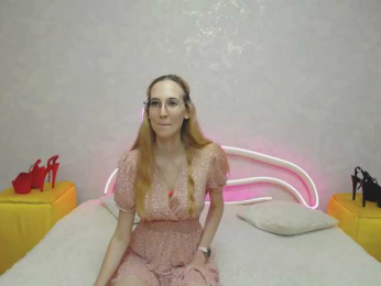 LizzieBrait webcam model stream image