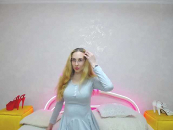 LizzieBrait webcam model stream image