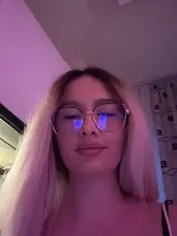 mollyxxx webcam stripchat model stream image