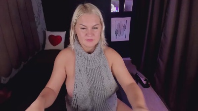 YolandaKiss webcam cam4 model stream image