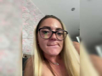 YM_ webcam model stream image