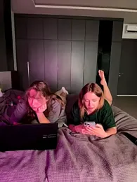 Nura_n_Sarah webcam model stream image