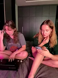 Nura_n_Sarah webcam model stream image