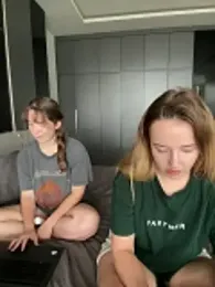 Nura_n_Sarah webcam model stream image