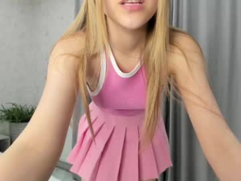 flooora_0 webcam model stream image