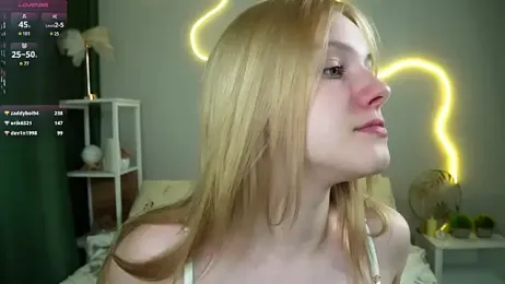 EdlaHewell webcam model stream image