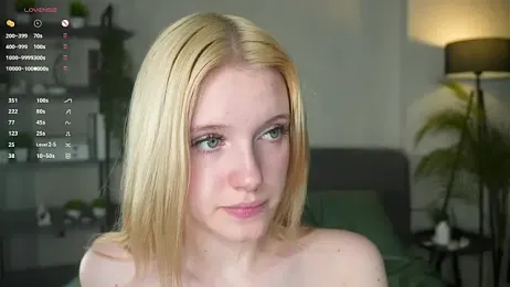 EdlaHewell webcam stripchat model stream image