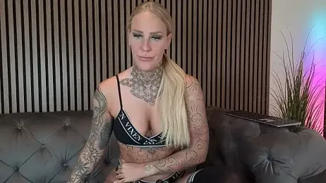 Lara-CumKitten webcam model stream image