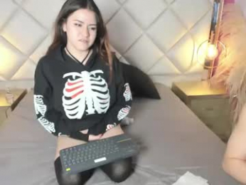 daphne_and_roger webcam model stream image