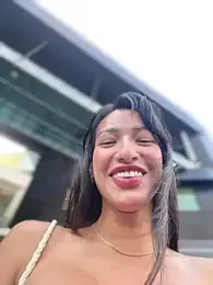 DulceLenns webcam model stream image