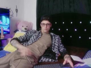 Tyler Thin webcam model stream image