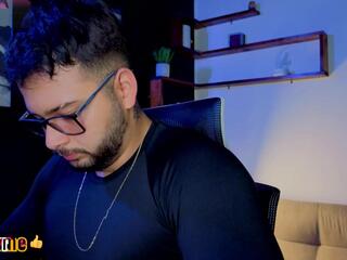 Andreww Brownn webcam model stream image