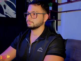 Andreww Brownn webcam model stream image