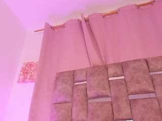 mia-royal webcam camsoda model stream image