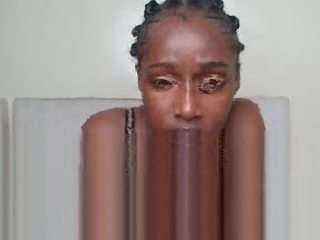 happycuddles webcam model stream image