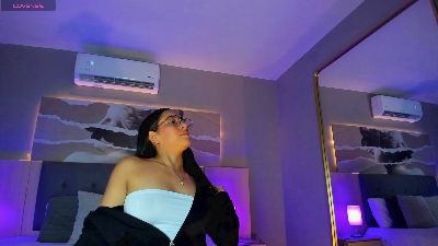 Saraa_miiller_ webcam model stream image