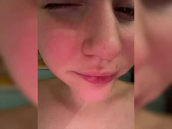 Popular22 webcam model stream image