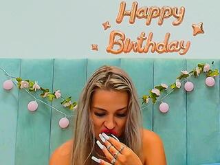 Nikki Alman webcam model stream image