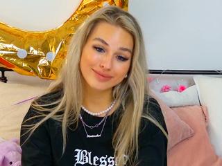 Nikki Alman webcam flirt4free model stream image