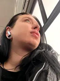 AlishaOfThorns webcam model stream image