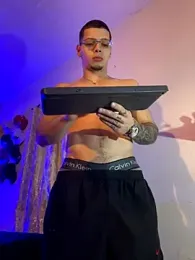 Matt_your_master_ webcam model stream image