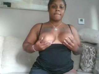 yazzdinero webcam model stream image