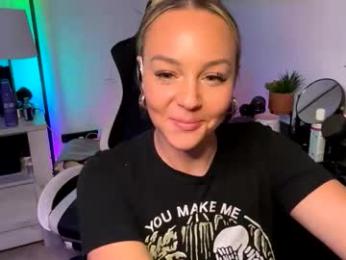 cumguzzlingskank webcam model stream image