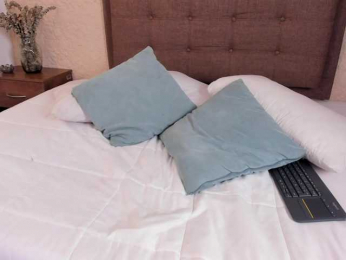 AntonellaBarone webcam model stream image