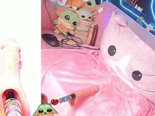 curvy-brunette webcam camsoda model stream image
