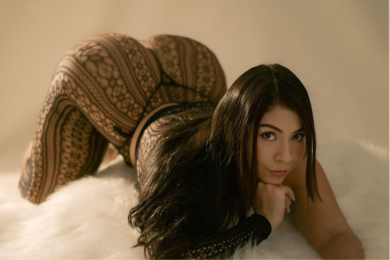 samanthahut_ webcam model stream image