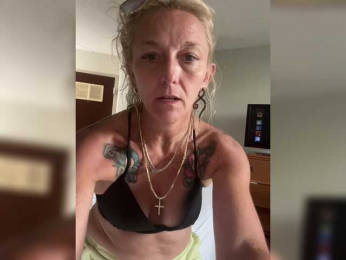 Honeycunt webcam model stream image