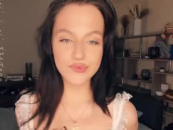 wine_on_lips webcam model stream image
