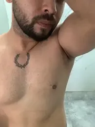 SaltyYoungDaddy webcam model stream image