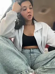 JulliaVegas webcam model stream image