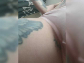 RedFox9595 webcam model stream image