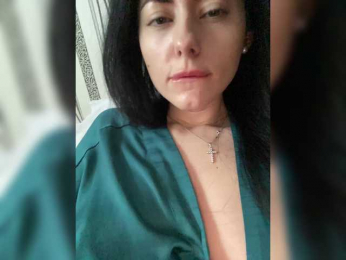 AB_runette webcam model stream image