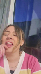 Scottiewren webcam model stream image