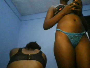 Petitegals webcam model stream image