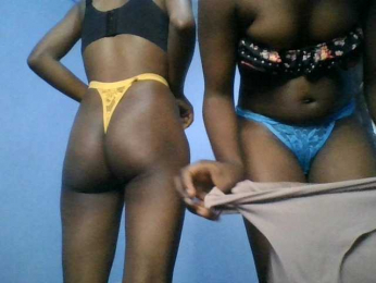 Petitegals webcam model stream image
