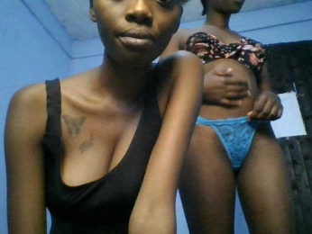 Petitegals webcam model stream image