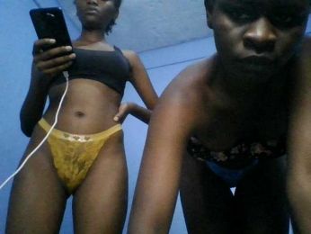 Petitegals webcam bongacams model stream image
