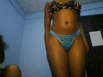 Petitegals webcam model stream image