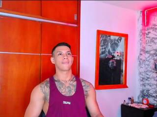 Aaron Wolfe webcam flirt4free model stream image