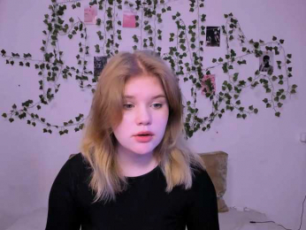 Moon_rabbit0 webcam model stream image