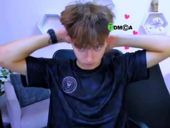 travis_wolf_ webcam model stream image