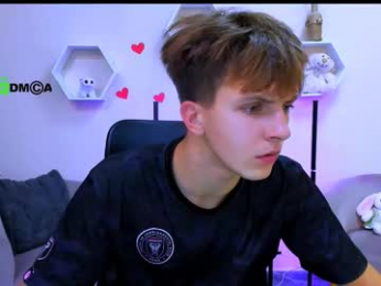 travis_wolf_ webcam model stream image