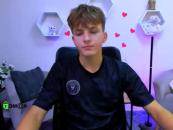 travis_wolf_ webcam model stream image